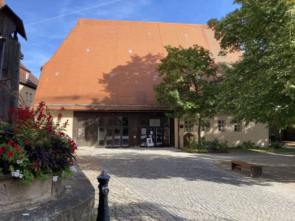 Vorderiengang des Landestheaters Dinkelsbühl